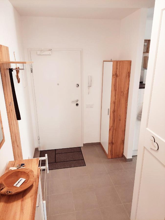 Newhome Nicole Premantura Buitenkant foto